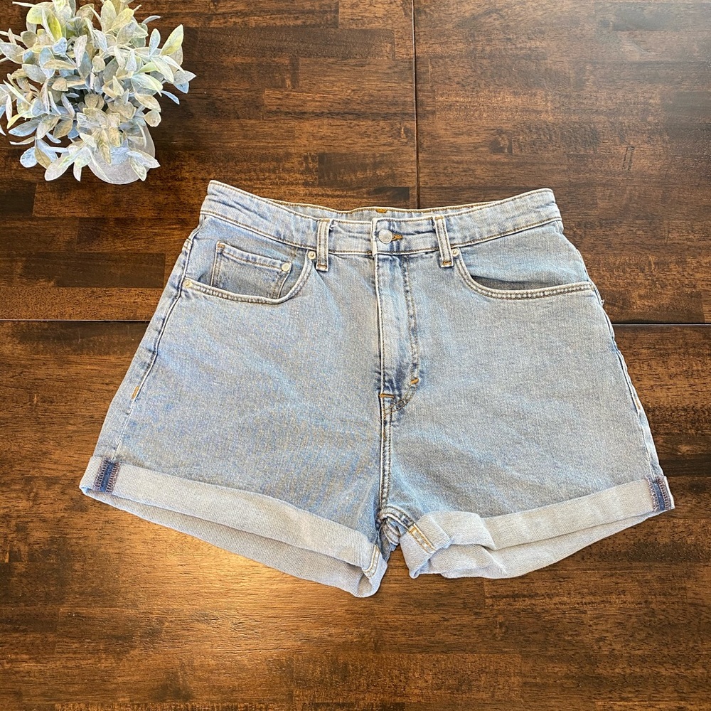 H&M Ultra High Waist Mom Shorts